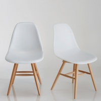 Chaise à coque plastique