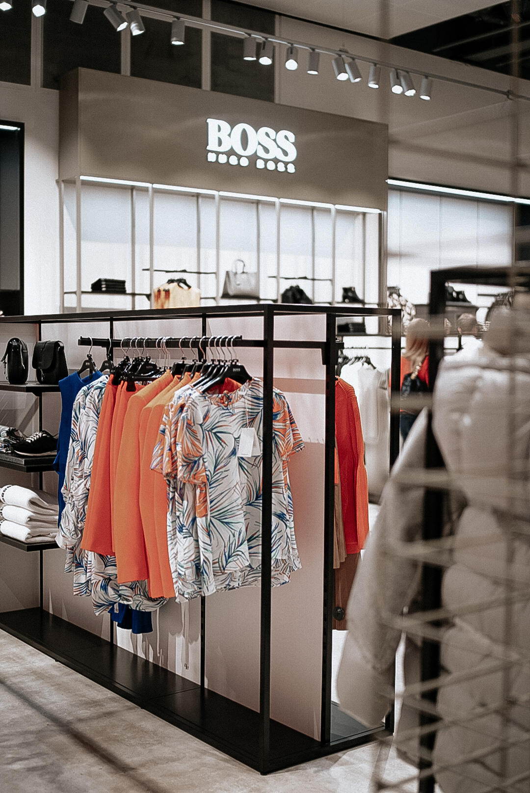 BOSS à Metzingen, le plus grand BOSS flagship outlet au monde – Estelle  Segura – Blog mode – Influenceuse Mode et Beauté